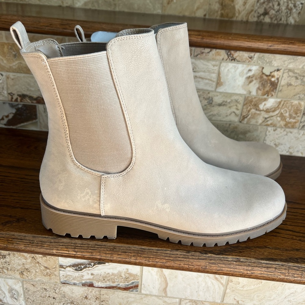 Loft Women's Cream Chelsea Boots